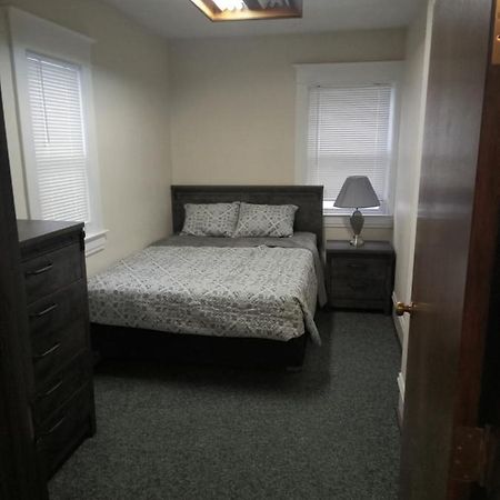 E. Michigan Walk Up Furnished 2 Bedroom Apt 兰辛 外观 照片