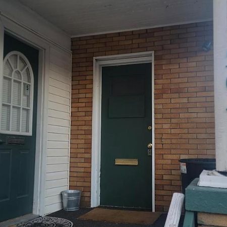 E. Michigan Walk Up Furnished 2 Bedroom Apt 兰辛 外观 照片