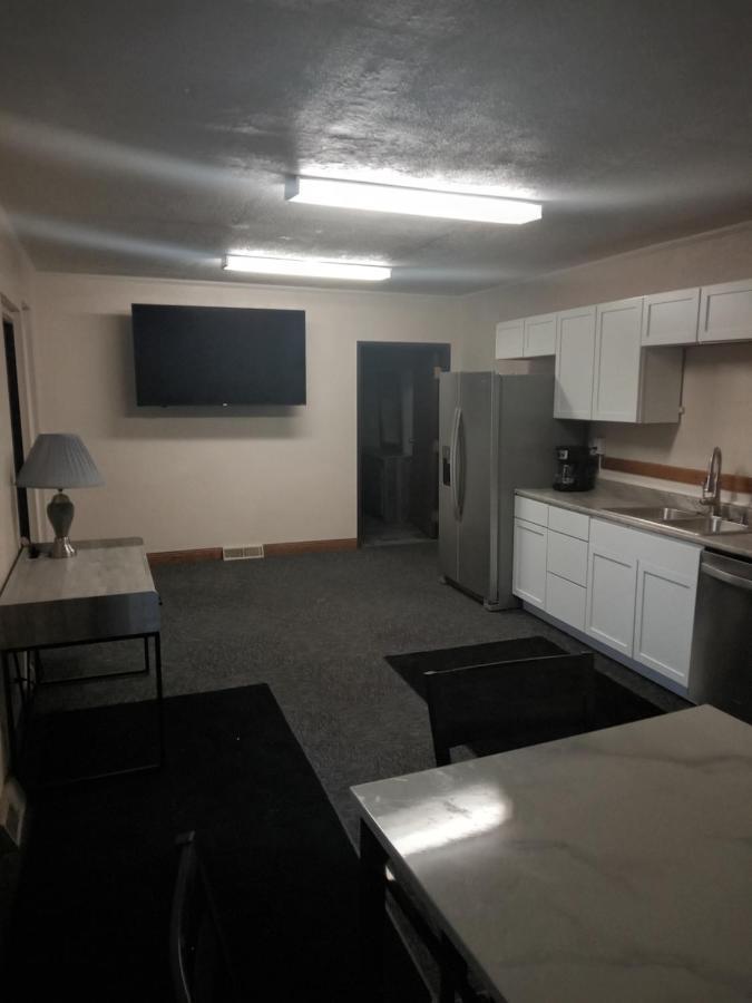 E. Michigan Walk Up Furnished 2 Bedroom Apt 兰辛 外观 照片