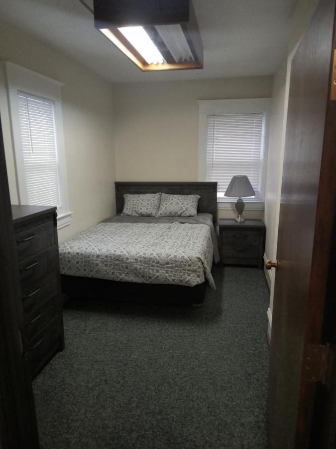 E. Michigan Walk Up Furnished 2 Bedroom Apt 兰辛 外观 照片