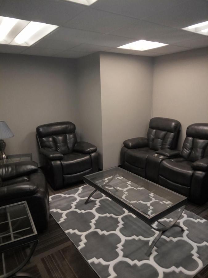 E. Michigan Walk Up Furnished 2 Bedroom Apt 兰辛 外观 照片