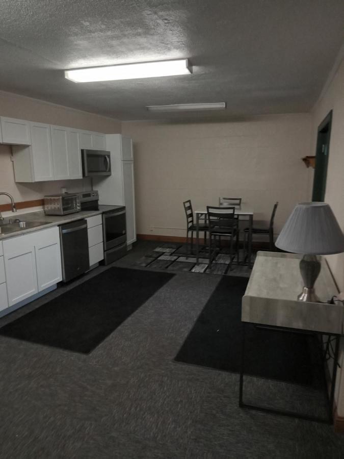 E. Michigan Walk Up Furnished 2 Bedroom Apt 兰辛 外观 照片